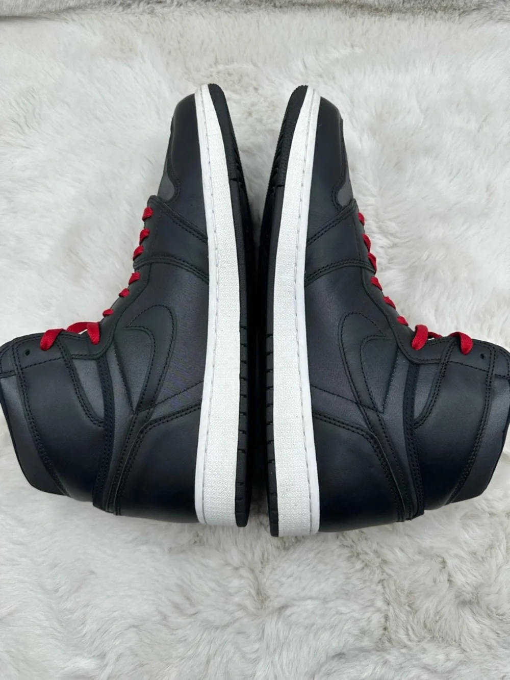 Nike Air Jordan 1 Retro High OG Men’s 13 Black Red Satin High Top‎ Sneakers